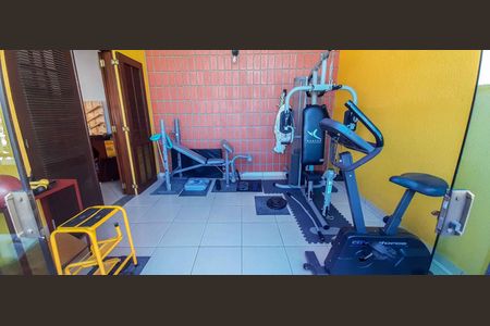 Casa à venda com 320m², 4 quartos e 6 vagas Casa à venda com 320m², 4 quartos e 6 vagasAcademia