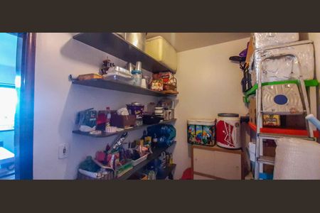 Casa à venda com 320m², 4 quartos e 6 vagas Casa à venda com 320m², 4 quartos e 6 vagasDispensa