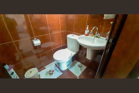 Casa à venda com 320m², 4 quartos e 6 vagas Casa à venda com 320m², 4 quartos e 6 vagasLavabo