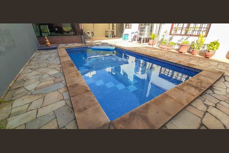 Casa à venda com 320m², 4 quartos e 6 vagas Casa à venda com 320m², 4 quartos e 6 vagasPiscina