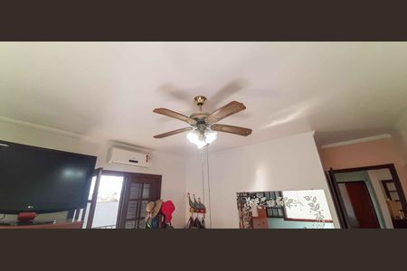 Casa à venda com 320m², 4 quartos e 6 vagas Casa à venda com 320m², 4 quartos e 6 vagasSuíte 1