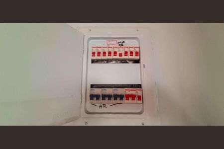 Casa à venda com 320m², 4 quartos e 6 vagas Casa à venda com 320m², 4 quartos e 6 vagasQuadro de Luz