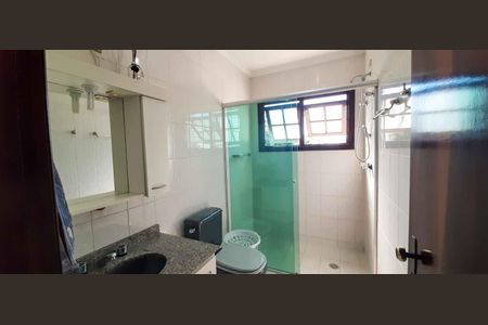 Casa à venda com 320m², 4 quartos e 6 vagas Casa à venda com 320m², 4 quartos e 6 vagasBanheiro Social