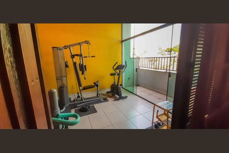 Casa à venda com 320m², 4 quartos e 6 vagas Casa à venda com 320m², 4 quartos e 6 vagasAcademia