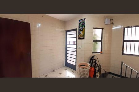 Casa à venda com 320m², 4 quartos e 6 vagas Casa à venda com 320m², 4 quartos e 6 vagasÁrea de Serviço