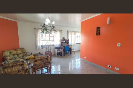 Casa à venda com 320m², 4 quartos e 6 vagas Casa à venda com 320m², 4 quartos e 6 vagasSala de Estar