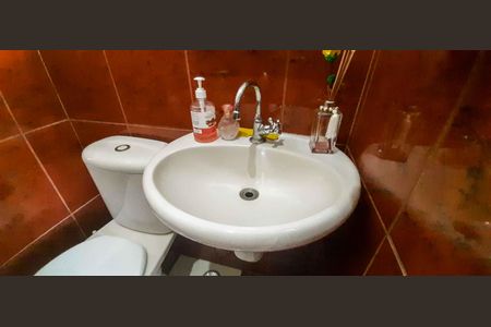 Casa à venda com 320m², 4 quartos e 6 vagas Casa à venda com 320m², 4 quartos e 6 vagasLavabo