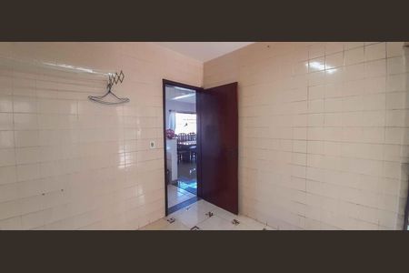 Casa à venda com 320m², 4 quartos e 6 vagas Casa à venda com 320m², 4 quartos e 6 vagasÁrea de Serviço