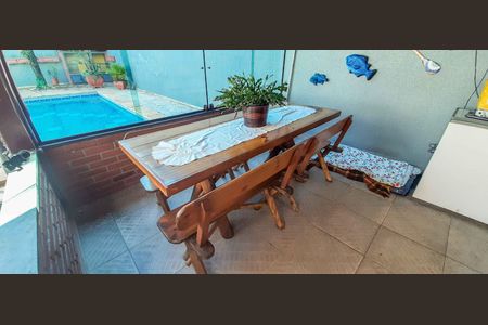 Casa à venda com 320m², 4 quartos e 6 vagas Casa à venda com 320m², 4 quartos e 6 vagasÁrea Gourmet