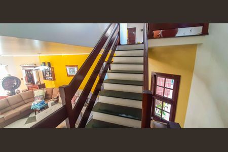 Casa à venda com 320m², 4 quartos e 6 vagas Casa à venda com 320m², 4 quartos e 6 vagasSala