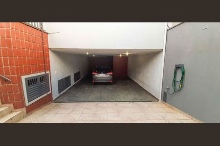 Casa à venda com 320m², 4 quartos e 6 vagas Casa à venda com 320m², 4 quartos e 6 vagasÁrea Externa