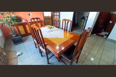 Casa à venda com 320m², 4 quartos e 6 vagas Casa à venda com 320m², 4 quartos e 6 vagasCopa