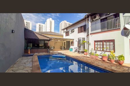 Casa à venda com 320m², 4 quartos e 6 vagas Casa à venda com 320m², 4 quartos e 6 vagasPiscina