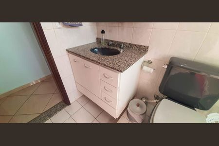 Casa à venda com 320m², 4 quartos e 6 vagas Casa à venda com 320m², 4 quartos e 6 vagasBanheiro Social