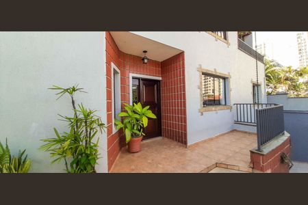 Casa à venda com 320m², 4 quartos e 6 vagas Casa à venda com 320m², 4 quartos e 6 vagasÁrea Externa