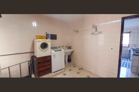 Casa à venda com 320m², 4 quartos e 6 vagas Casa à venda com 320m², 4 quartos e 6 vagasÁrea de Serviço