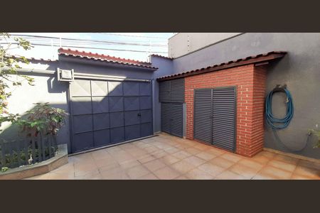Casa à venda com 320m², 4 quartos e 6 vagas Casa à venda com 320m², 4 quartos e 6 vagasGaragem