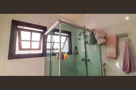 Casa à venda com 320m², 4 quartos e 6 vagas Casa à venda com 320m², 4 quartos e 6 vagasBanheiro da Suíte 1