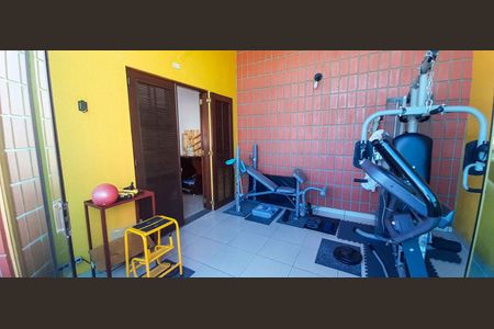 Casa à venda com 320m², 4 quartos e 6 vagas Casa à venda com 320m², 4 quartos e 6 vagasAcademia