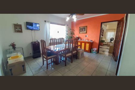 Casa à venda com 320m², 4 quartos e 6 vagas Casa à venda com 320m², 4 quartos e 6 vagasCopa