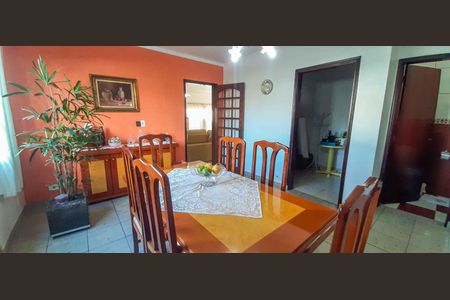 Casa à venda com 320m², 4 quartos e 6 vagas Casa à venda com 320m², 4 quartos e 6 vagasCopa