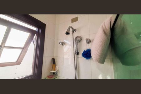 Casa à venda com 320m², 4 quartos e 6 vagas Casa à venda com 320m², 4 quartos e 6 vagasBanheiro da Suíte 1