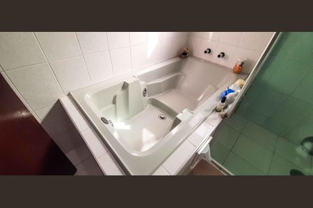 Casa à venda com 320m², 4 quartos e 6 vagas Casa à venda com 320m², 4 quartos e 6 vagasBanheiro da Suíte 1