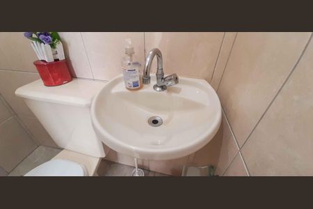 Casa à venda com 320m², 4 quartos e 6 vagas Casa à venda com 320m², 4 quartos e 6 vagasBanheiro da Suíte 2