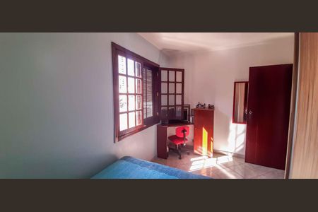 Casa à venda com 320m², 4 quartos e 6 vagas Casa à venda com 320m², 4 quartos e 6 vagasQuarto 1