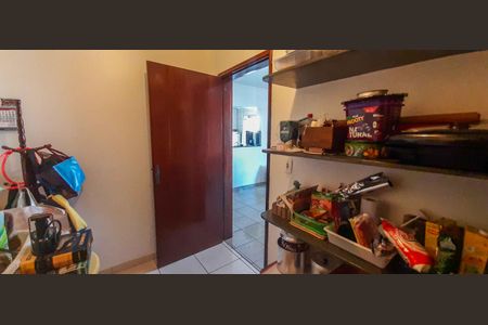 Casa à venda com 320m², 4 quartos e 6 vagas Casa à venda com 320m², 4 quartos e 6 vagasDispensa