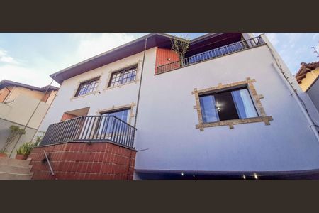 Casa à venda com 320m², 4 quartos e 6 vagas Casa à venda com 320m², 4 quartos e 6 vagasÁrea Externa