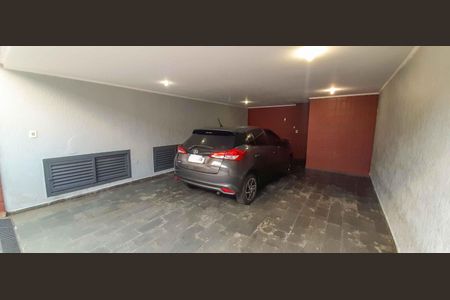 Casa à venda com 320m², 4 quartos e 6 vagas Casa à venda com 320m², 4 quartos e 6 vagasGaragem