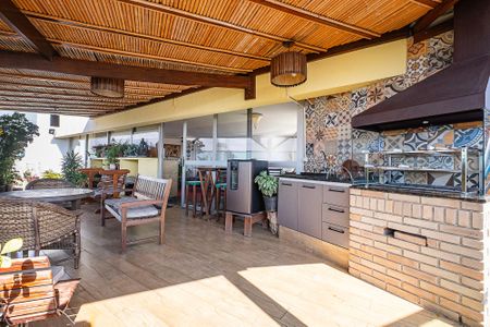 Apartamento à venda com 306m², 3 quartos e 2 vagas Apartamento à venda com 306m², 3 quartos e 2 vagasTerraço