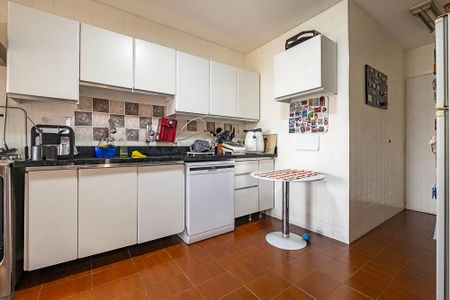 Apartamento à venda com 306m², 3 quartos e 2 vagas Apartamento à venda com 306m², 3 quartos e 2 vagasCozinha