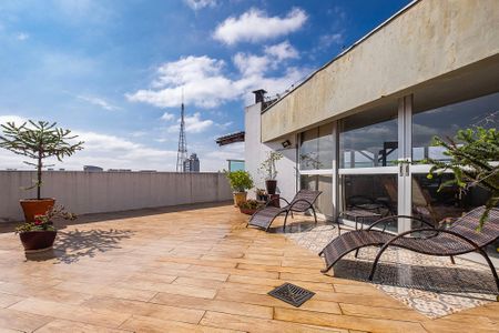 Apartamento à venda com 306m², 3 quartos e 2 vagas Apartamento à venda com 306m², 3 quartos e 2 vagasTerraço