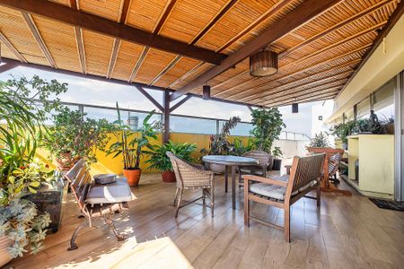 Apartamento à venda com 306m², 3 quartos e 2 vagas Apartamento à venda com 306m², 3 quartos e 2 vagasTerraço