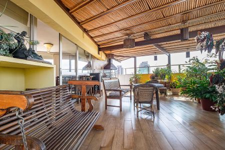 Apartamento à venda com 306m², 3 quartos e 2 vagas Apartamento à venda com 306m², 3 quartos e 2 vagasTerraço