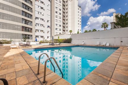Apartamento à venda com 306m², 3 quartos e 2 vagas Apartamento à venda com 306m², 3 quartos e 2 vagasÁrea comum - Piscina