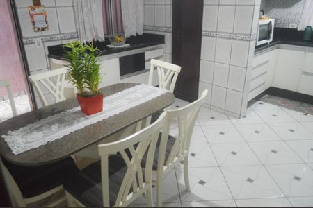 Casa à venda com 150m², 4 quartos e 2 vagasCozinha