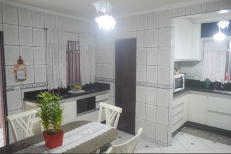 Casa à venda com 150m², 4 quartos e 2 vagasCozinha