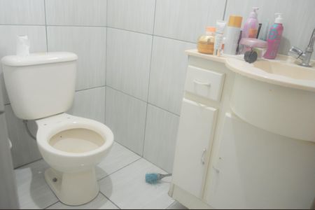 Casa à venda com 150m², 4 quartos e 2 vagasBanheiro Casa 2