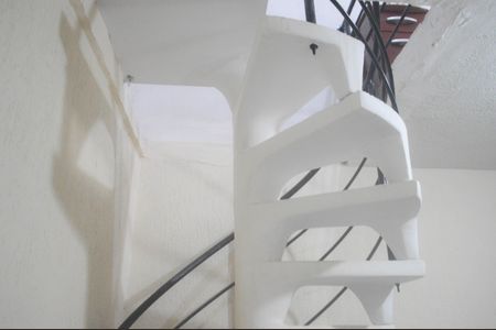 Casa à venda com 150m², 4 quartos e 2 vagasEscada