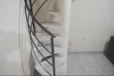 Casa à venda com 150m², 4 quartos e 2 vagasEscada