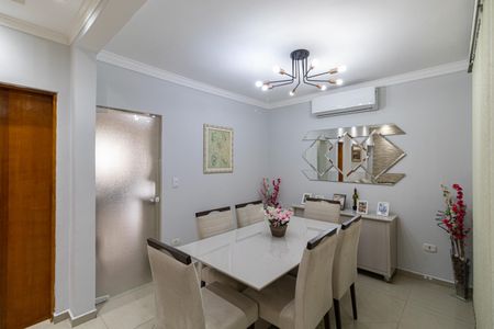 Casa à venda com 126m², 3 quartos e 2 vagas Casa à venda com 126m², 3 quartos e 2 vagasSala