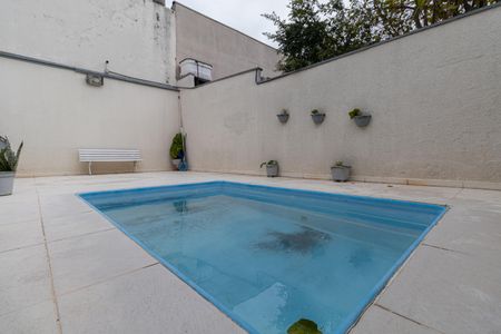 Casa à venda com 126m², 3 quartos e 2 vagas Casa à venda com 126m², 3 quartos e 2 vagasPiscina