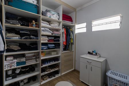 Casa à venda com 126m², 3 quartos e 2 vagas Casa à venda com 126m², 3 quartos e 2 vagasCloset Suite 3