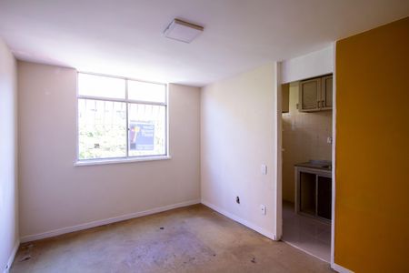 Apartamento à venda com 77m², 2 quartos e 1 vagaSala