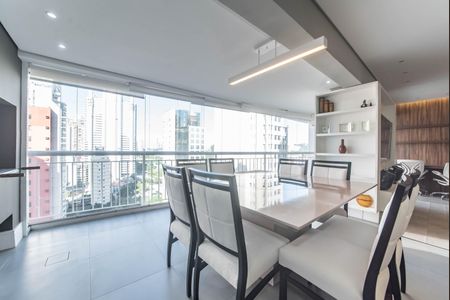 Apartamento à venda com 146m², 3 quartos e 2 vagasVaranda