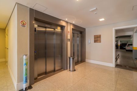 Apartamento à venda com 62m², 2 quartos e 2 vagas Apartamento à venda com 62m², 2 quartos e 2 vagasÁrea comum - Elevadores
