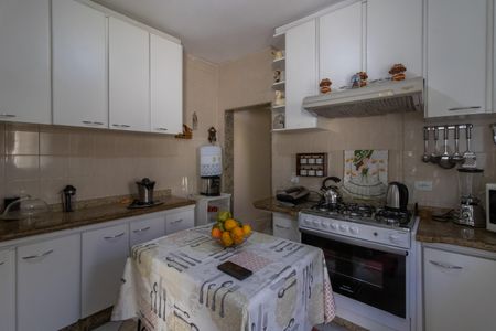 Casa à venda com 150m², 4 quartos e 2 vagas Casa à venda com 150m², 4 quartos e 2 vagasCozinha